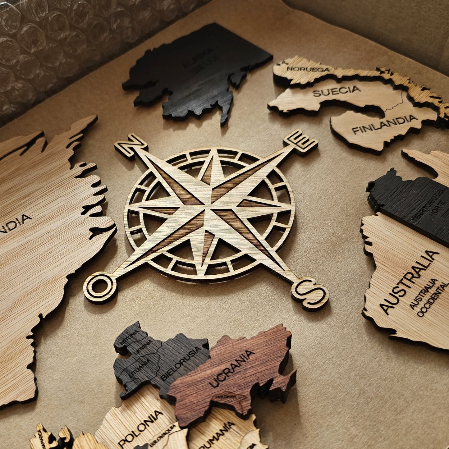 Mapa del mundo color madera oscura 100 x 50 cm
